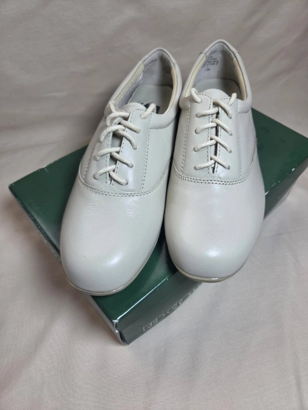 Red Cross Comfort Fit Cushee Leather Walking Shoes Bone Women's 10M Lace Up